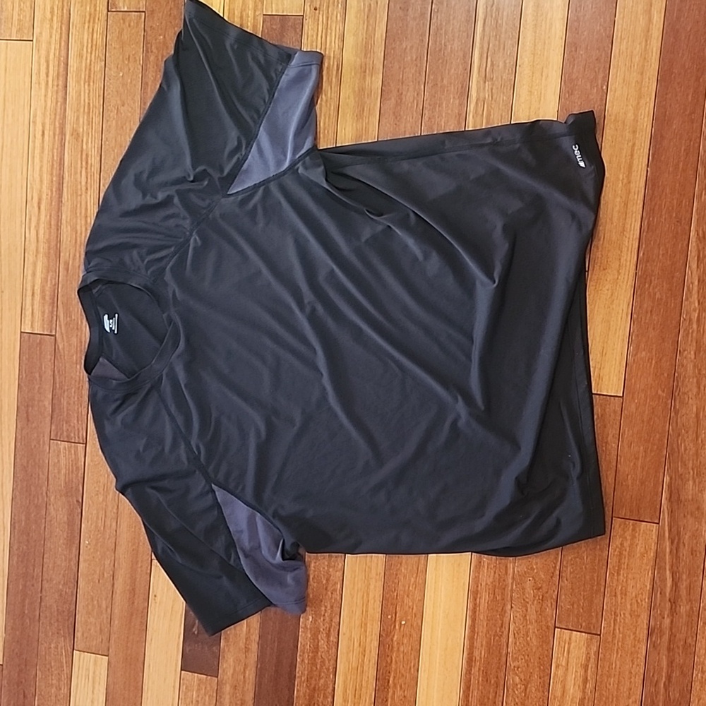Mountain Equipment Co-op Men's Size XL Shirt